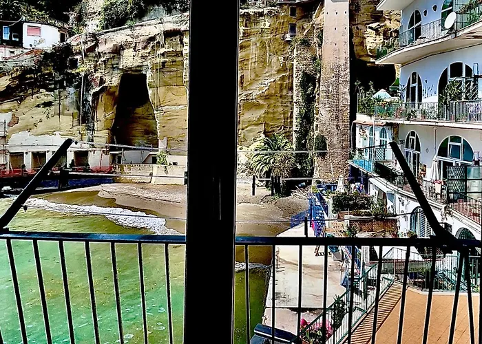 Grotta Romana Holiday home *